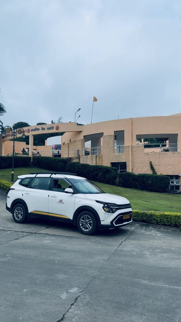 Real Kia Carens SUV taxi in Mount Abu
