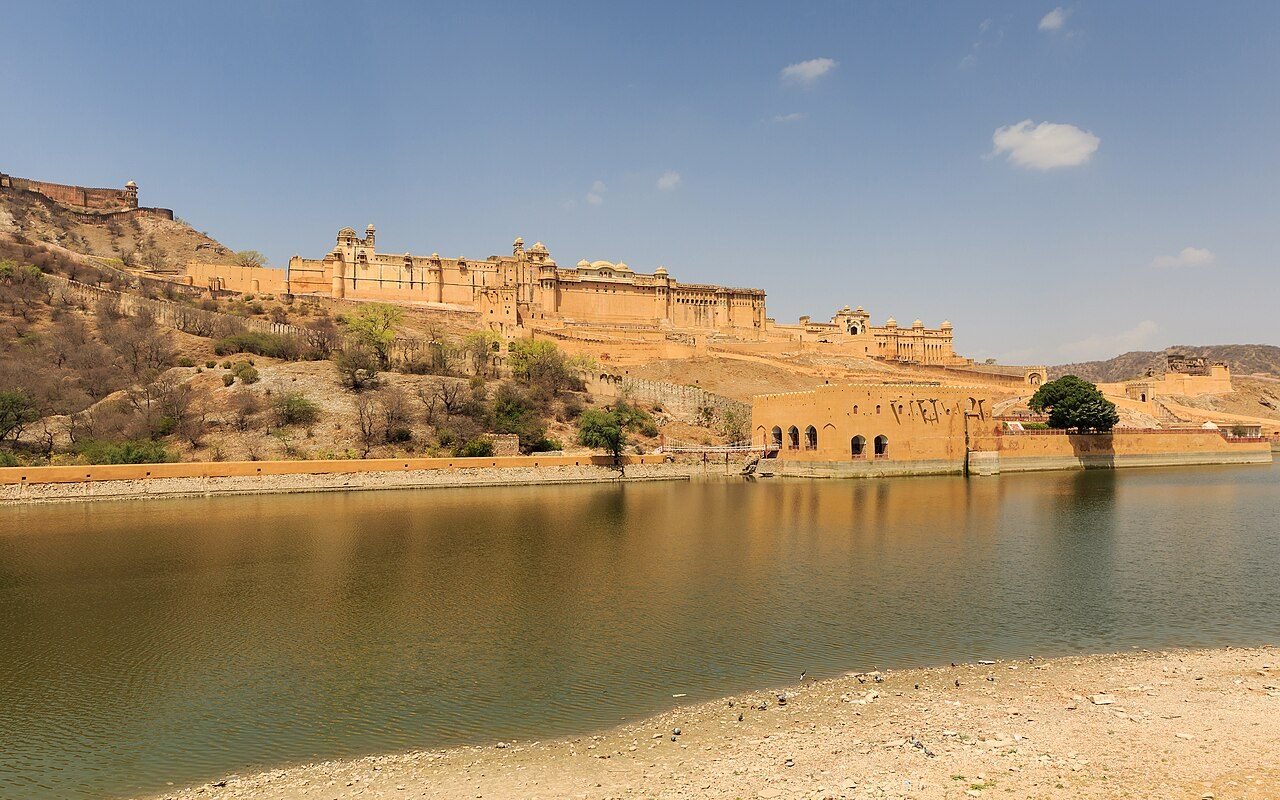 Real photograph of historic Amber Fort in Jaipur